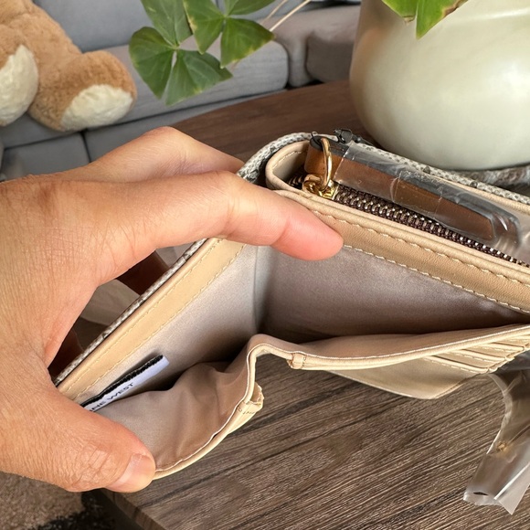 Nine West Signature Bifold Medium Wallet, Brown Khaki/Cream, NWT - Picture 8 of 10